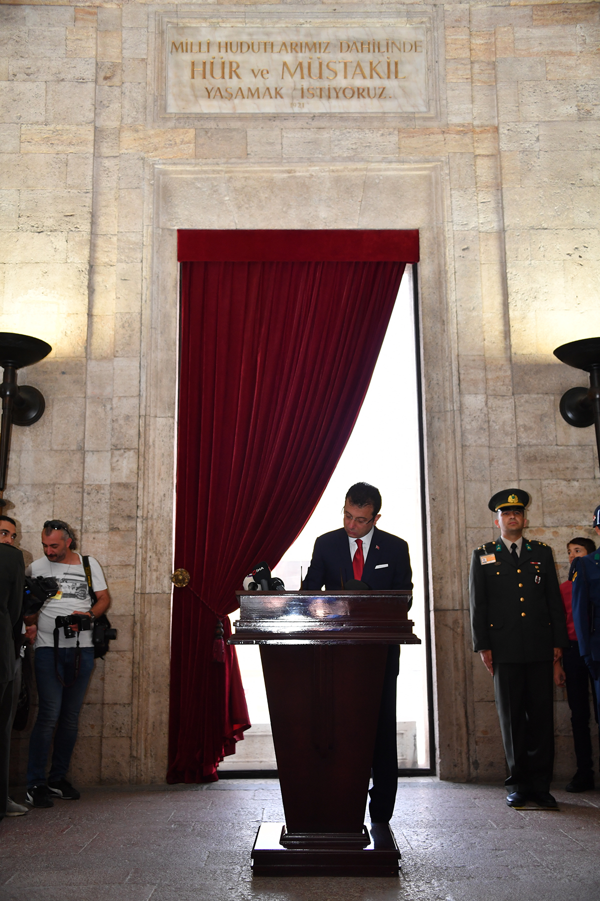 BAŞKAN İMAMOĞLU’NDAN ‘ALBAY RAKUNT’ YORUMU: “BİZİM ANITKABİR ZİYARETİMİZDEN KAYNAKLI OLDUĞUNU DÜŞÜNMÜYORUM”