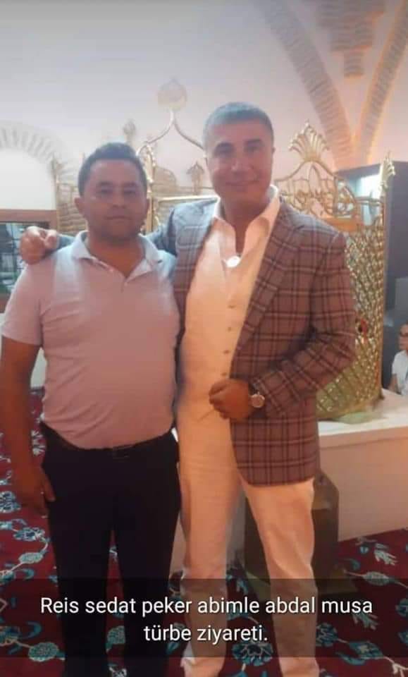 Yer altı mafya babası Sedat Peker’den Alevi türbesine silahlı ziyaret