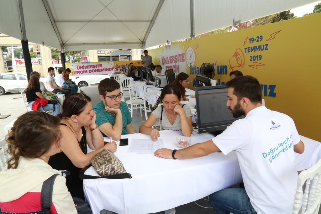 İBB, ÜNİVERSİTE TERCİHİNDE 31 BİN GENCE REHBER OLDU