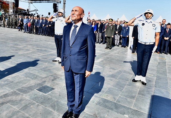 İzmir 9 Eylül’ü coşkuyla kutladı