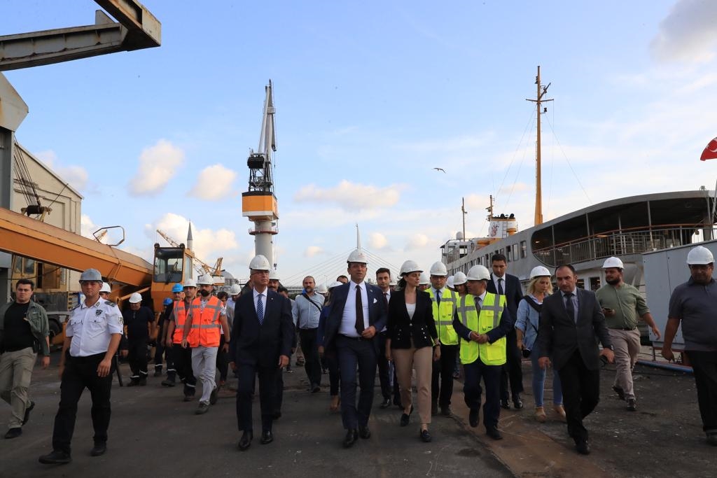 BAŞKAN İMAMOĞLU, ÖNCE HALİÇ TERSANESİ’Nİ GEZDİ SONRA BOĞAZ TURU YAPTI