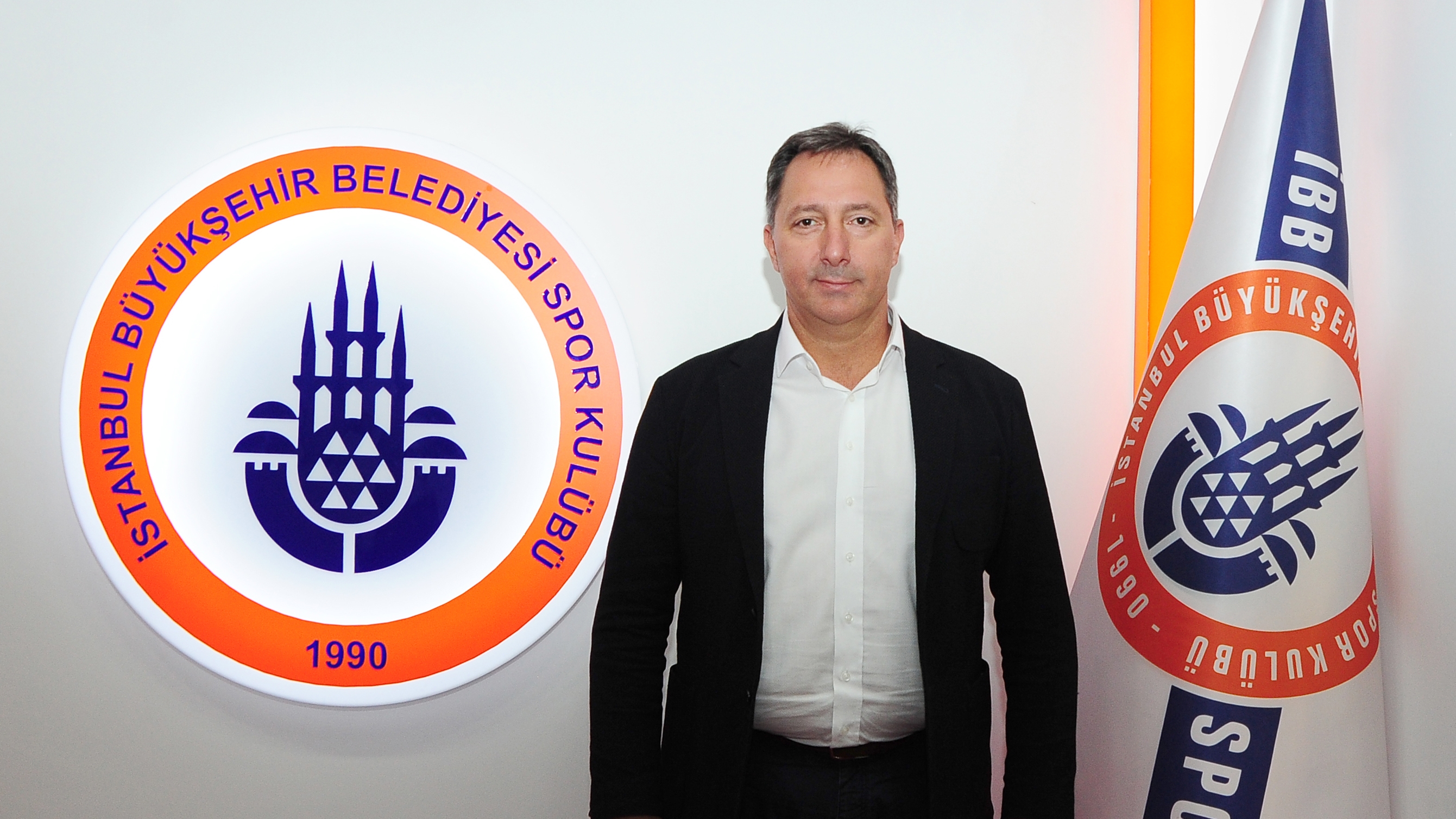 Dün seçildiler bugün iflas bayrağını indirdiler İstanbul Büyükşehir Belediyespor ligden çekildi!