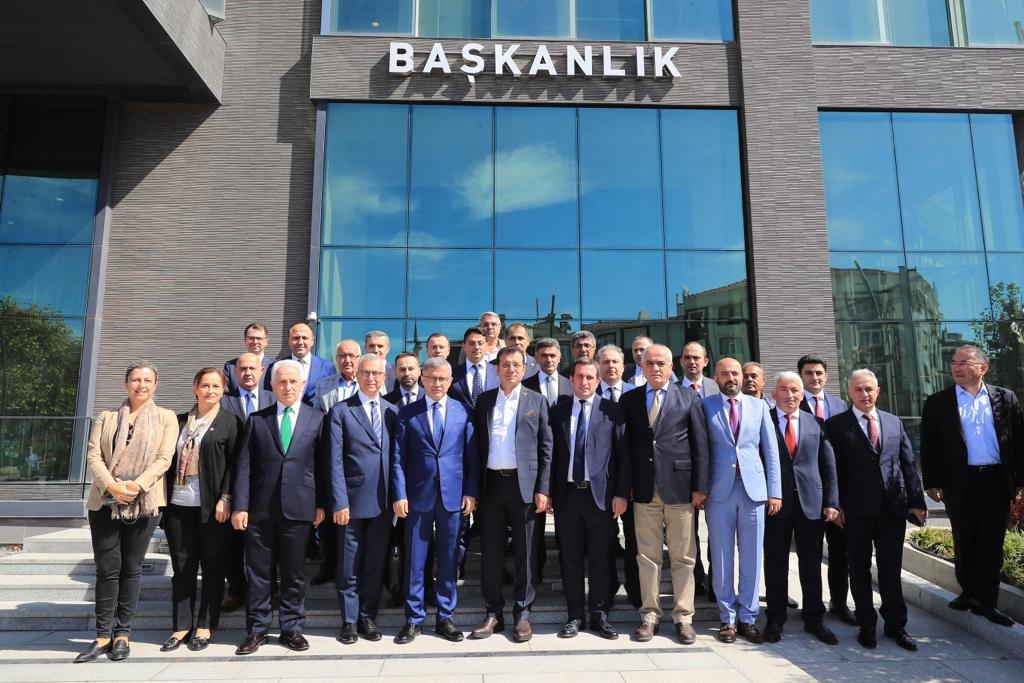 İBB BAŞKANI İMAMOĞLU: “İÇİNE SİYASETİ SOKMADAN VATANDAŞA HİZMETİ BAŞARABİLMELİYİZ”