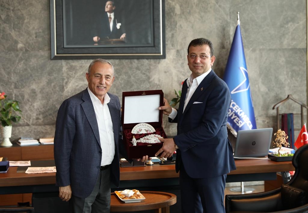 VATANDAŞ, “BÜYÜK BAŞKAN” TEZAHÜRATI YAPTI, İMAMOĞLU, “BÜYÜK VATANDAŞ” KARŞILIĞINI VERDİ