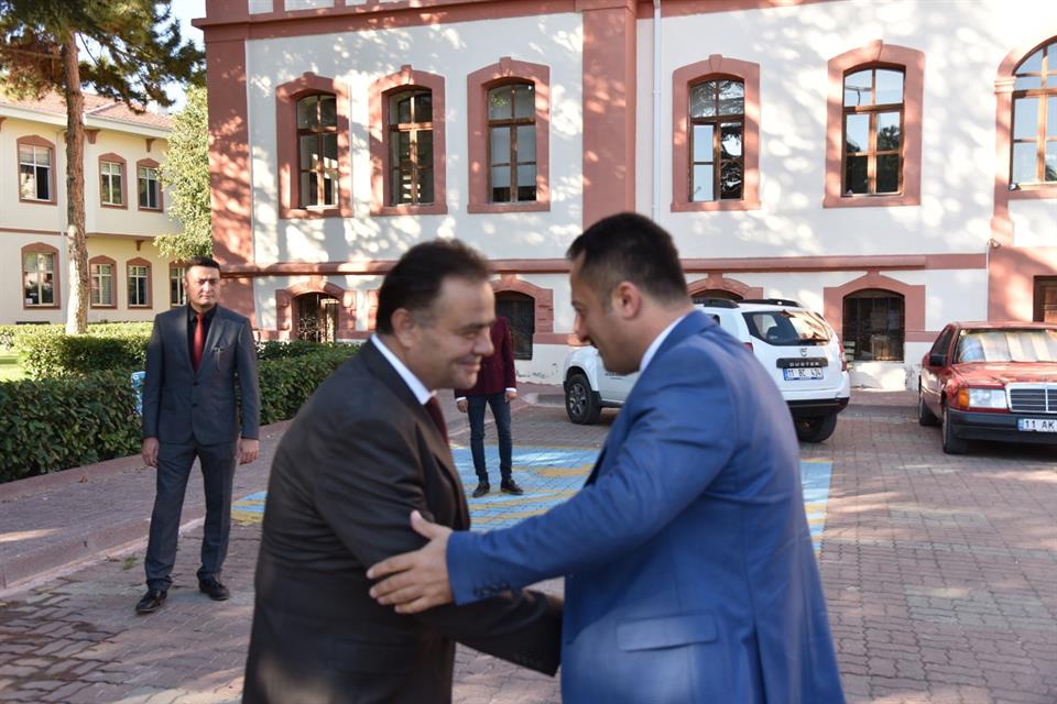 VALİ ŞENTÜRK VE BELEDİYE BAŞKANI ŞAHİN KAHVALTIDA BİR ARAYA GELDİ