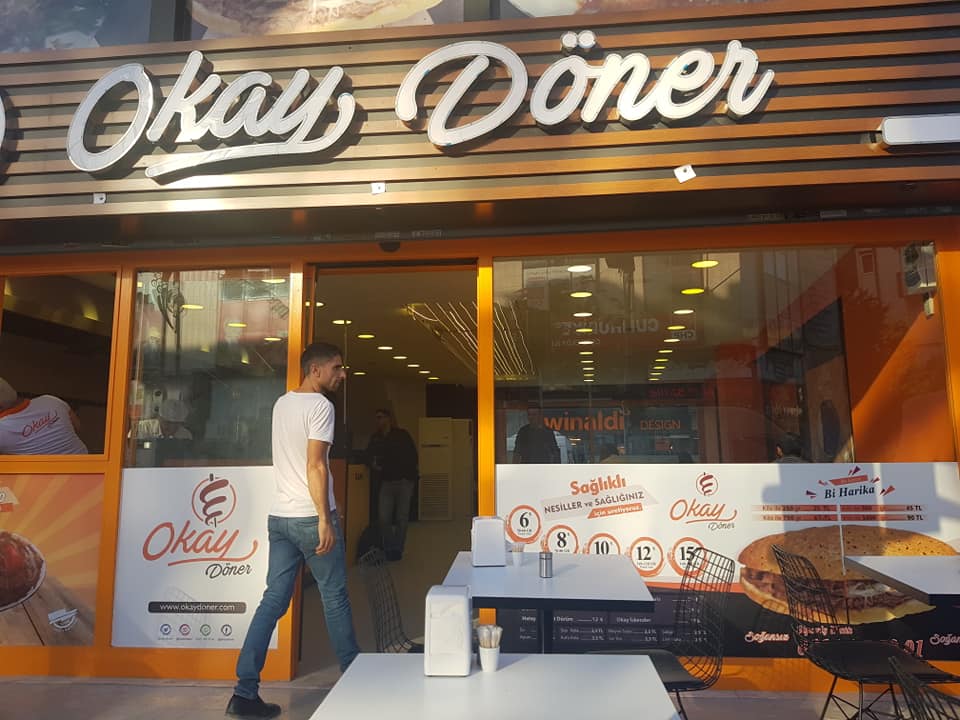 ŞAHİNBEY CADDESİNDE SIRADIŞI BİR DÖNERCİ  DÜKKANI