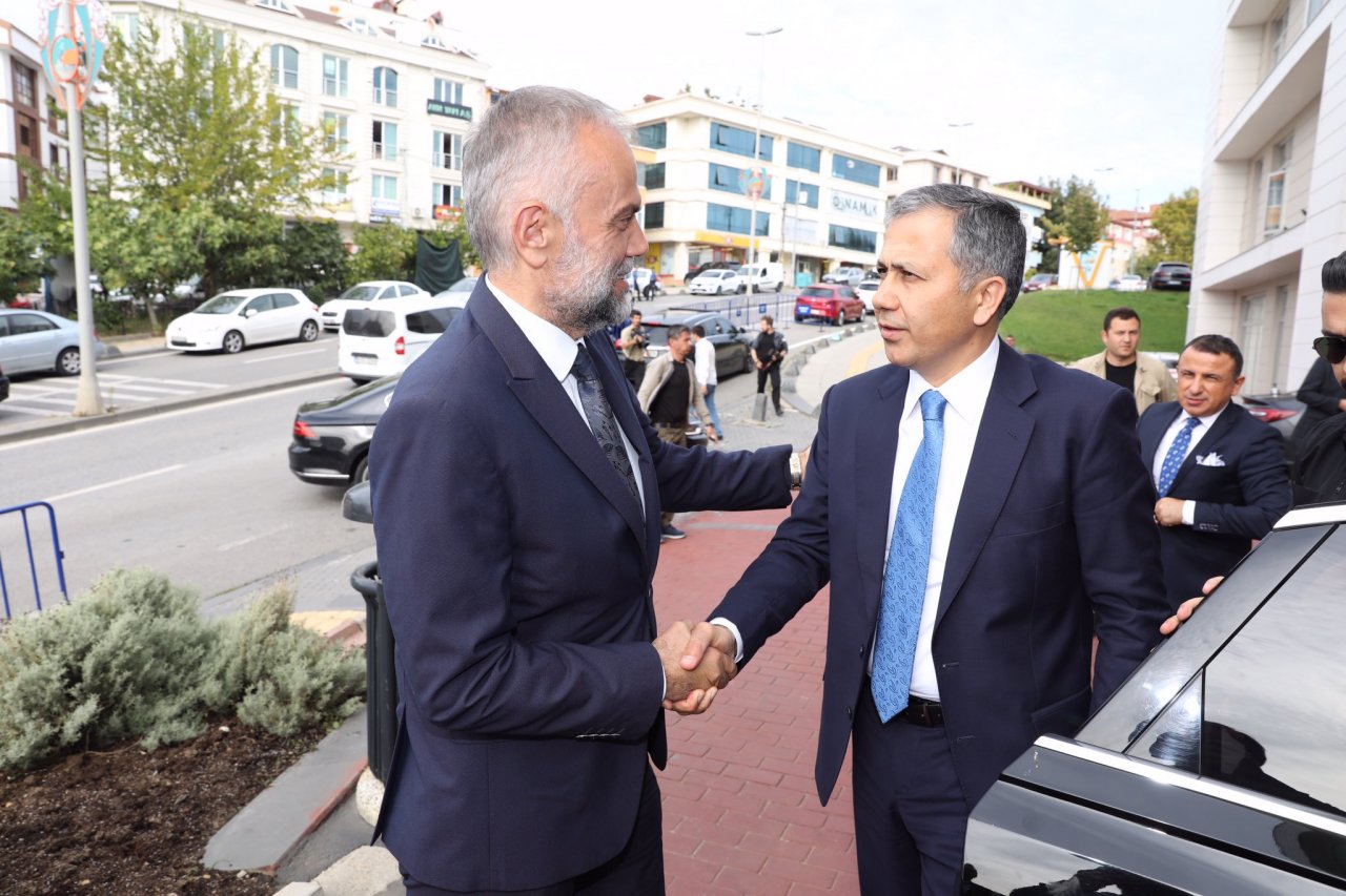 VALİ YERLİKAYA’DAN BAŞKAN POYRAZ’A HAYIRLI OLSUN ZİYARETİ