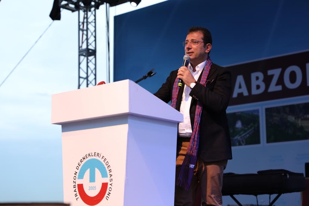 İMAMOĞLU, TRABZON GÜNLERİ’NDE KONUŞTU: “TRABZON’UN GÜZEL BİR EVLADI OLARAK SİZE LAYIK OLMAYA ÇALIŞIYORUM”