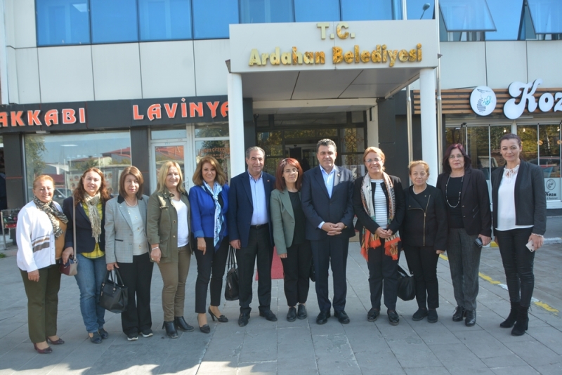 BAŞKAN DEMİR CHP KADIN KOLLARI BAŞKANINI AĞIRLADI