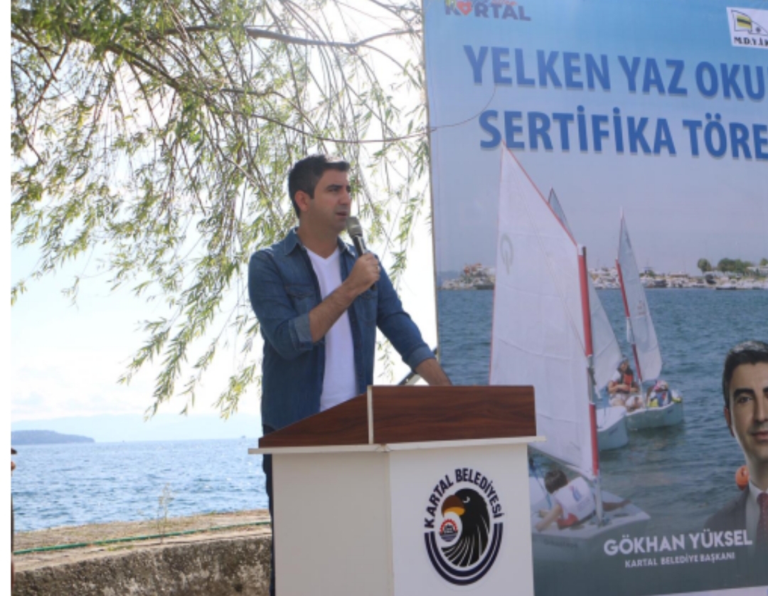 KARTAL’IN MİNİK YELKENCİLERİ SERTİFİKALARINI BAŞKAN GÖKHAN YÜKSEL’İN ELİNDEN ALDI