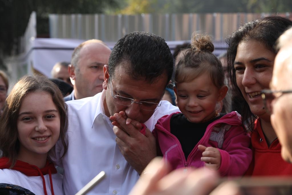 İMAMOĞLU, “TELEFERİK NÖBETİ”NDEKİ SAPANCA HALKIYLA BULUŞTU