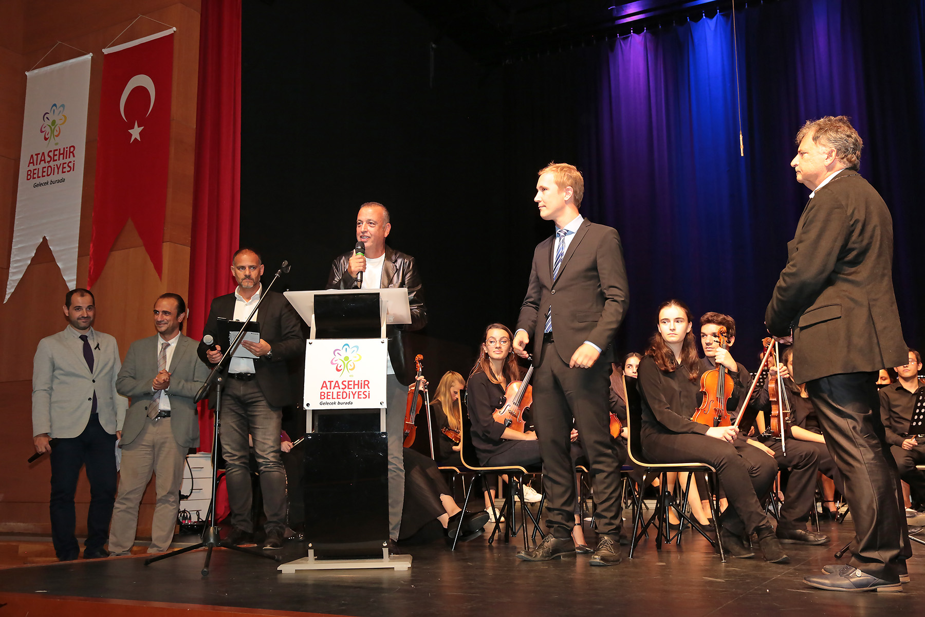 YENİ SANAT SEZONU GENÇLERİN NOTALARIYLA AÇILDI