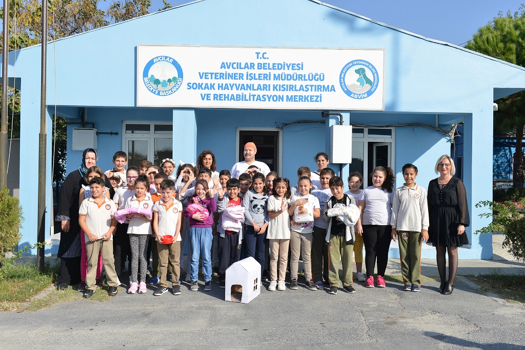 Avcılar’da hayvanları koruma günü çocuklarla kutlandı
