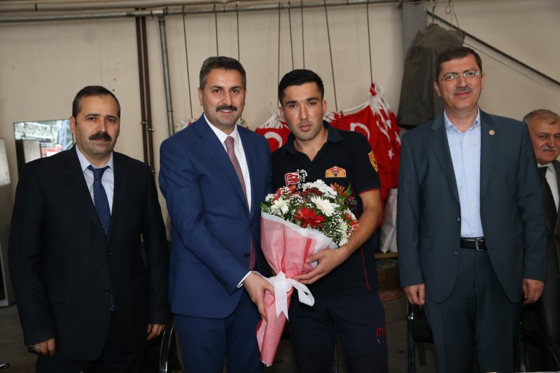 BAŞKAN EROĞLU İTFAİYİCELER İLE BİR ARAYA GELDİ