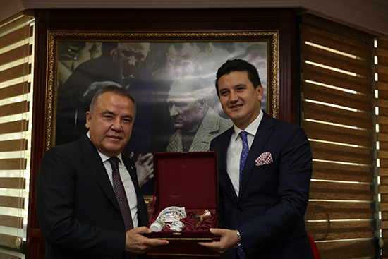 Başkan Böcek Sosyal Kartı gerçek ihtiyaç sahipleri alacak