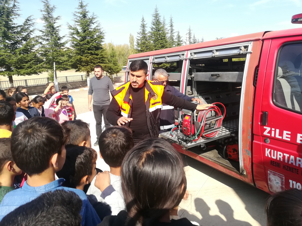 Zile İtfaiyesin’den Öğrencilere Uygulamalı Eğitim