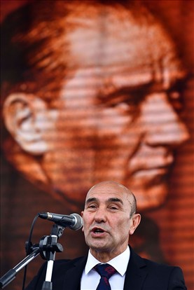 İzmir Atatürk’e Saygı Yürüyüşü’nde buluştu