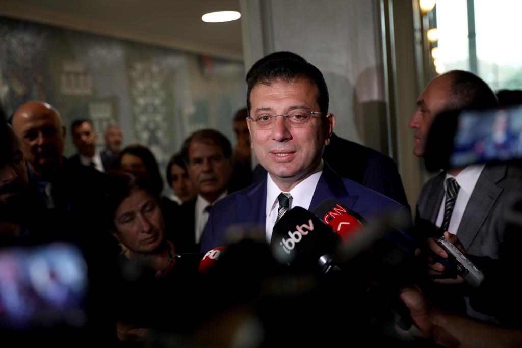 İMAMOĞLU’NDAN ERDOĞAN’A “TEMEL ATMAMA TÖRENİ” YANITI: “ORADA BELKİ DE KENDİ ELLERİYLE DİKTİĞİ AĞAÇLARI DA KURTARDIK!”