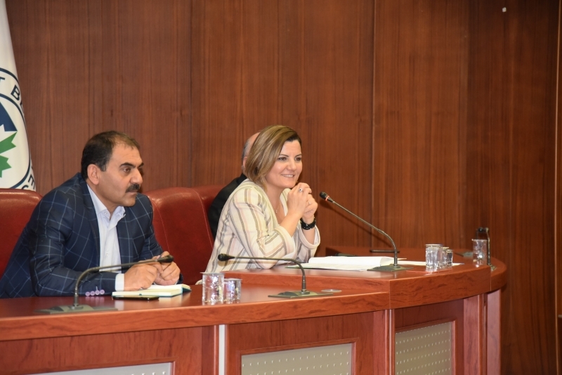 İzmit Belediyesi'nden "Öz Güç" Hamlesi: İhaleye Katılım Olmayınca Sokaklar Kendi İmkanlarıyla Yenilendi