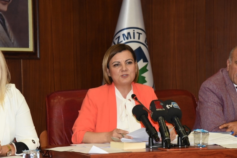 İzmit Belediyesi’nden “Öz Güç” Hamlesi: İhaleye Katılım Olmayınca Sokaklar Kendi İmkanlarıyla Yenilendi