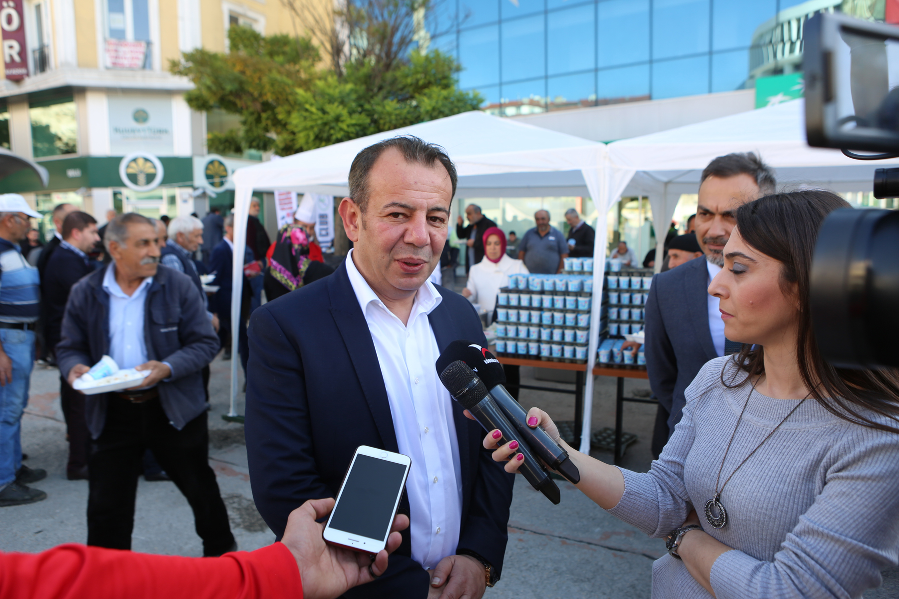 CHP’li Belediyeler kimseyi ayrıştırmadan hizmet ediyor Başkan Tanju Özcan’dan 5 bin kişiye kandil pilavı ikramı