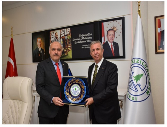 Başkan Yavaş Kızılcahamam Belediye Başkanı Süleyman Acar’ı makamında ziyaret etti