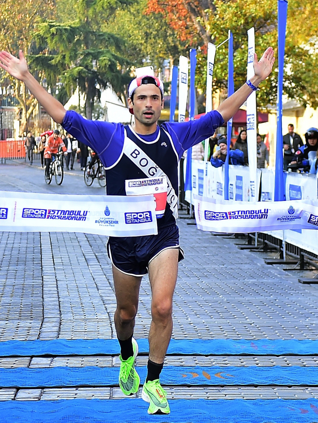 İSTANBULLULAR TARİH İLE İÇ İÇE KOŞTU