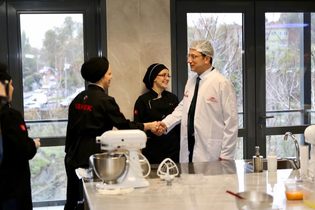 İMAMOĞLU’NDAN “İSMEK’LER KAPATILIYOR” İDDİASINA SON NOKTA: “İSMEK’LER KAPATILMAYACAK, VERİMLİLİĞİ ARTACAK”