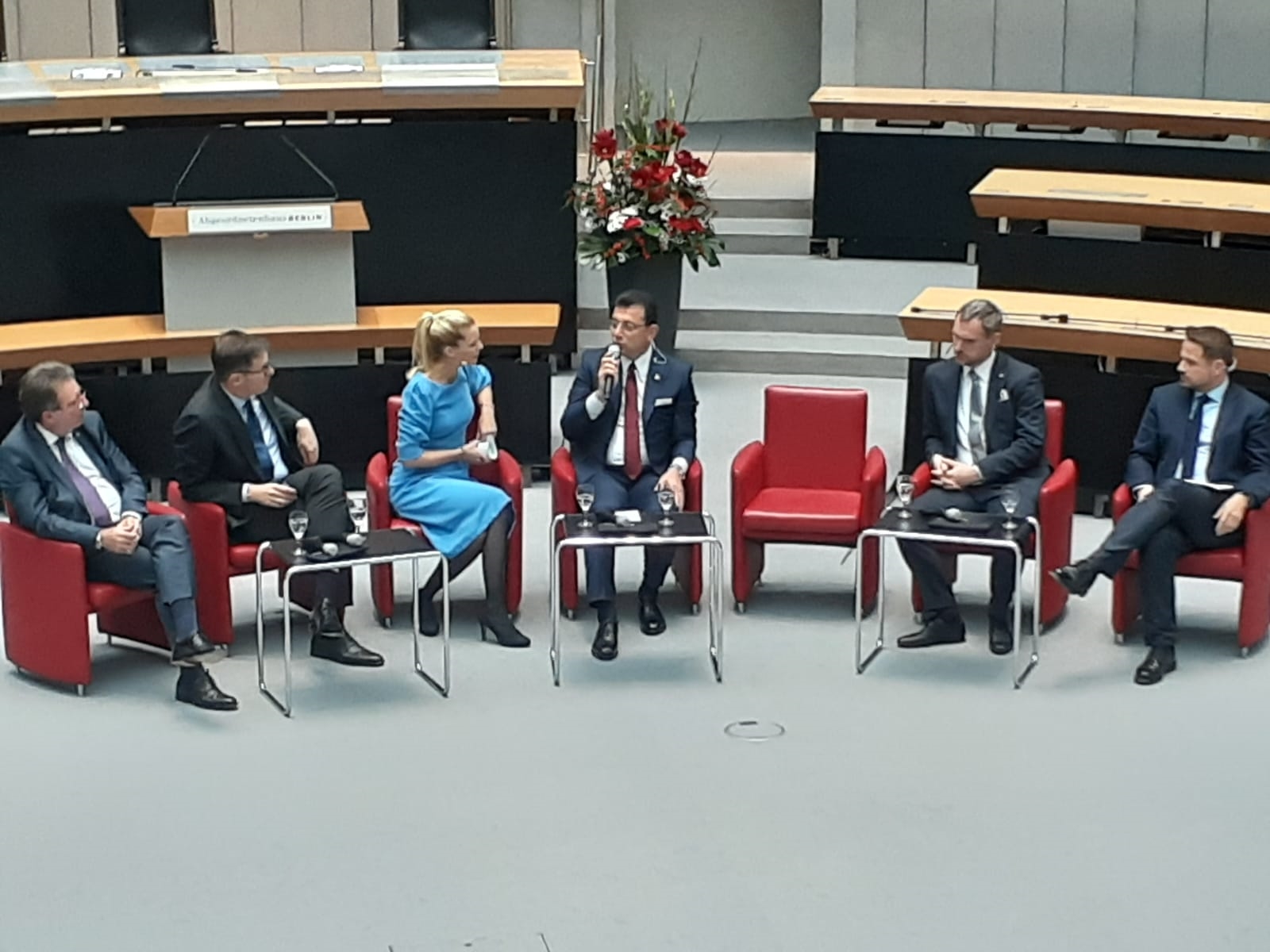 BAŞKAN İMAMOĞLU BERLİN EYALET MECLİSİ’NDE KONUŞTU: “DÜNYADA YIKILACAK DAHA ÇOK DUVAR VAR…”