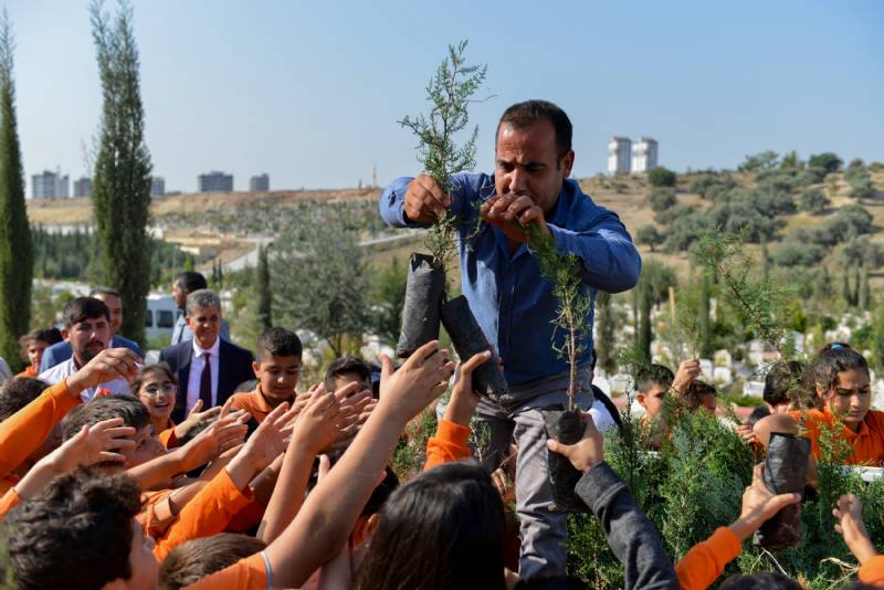 Büyükşehir de Fidan Dikimi İçin Seferber Oldu