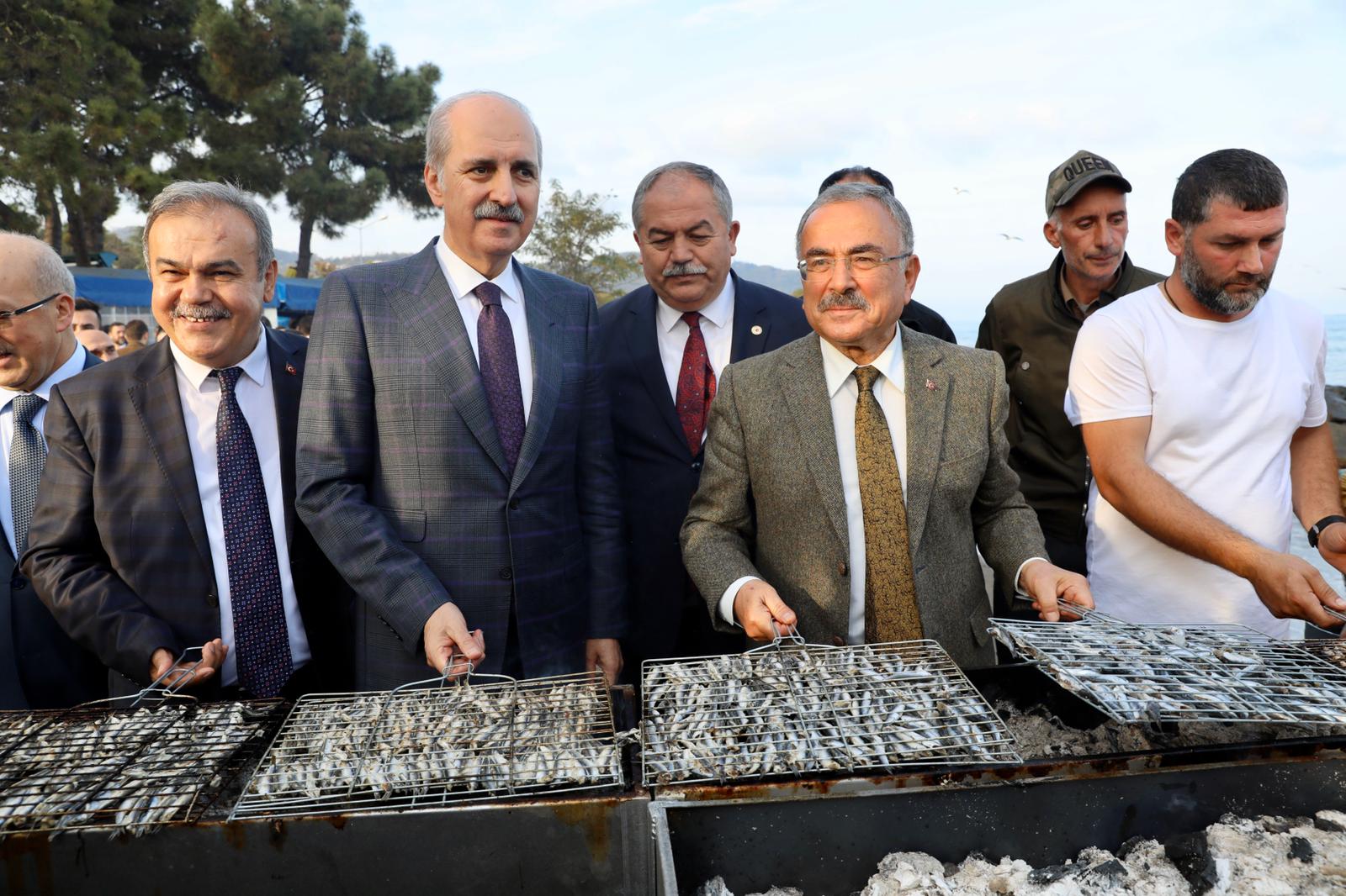 BİNLERCE KİŞİ HAMSİ FESTİVALİNE AKIN ETTİ