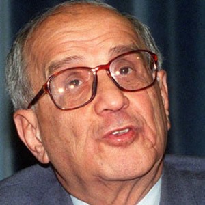 Ünlü Prof. Dr. Mümtaz Soysal hayatını kaybetti