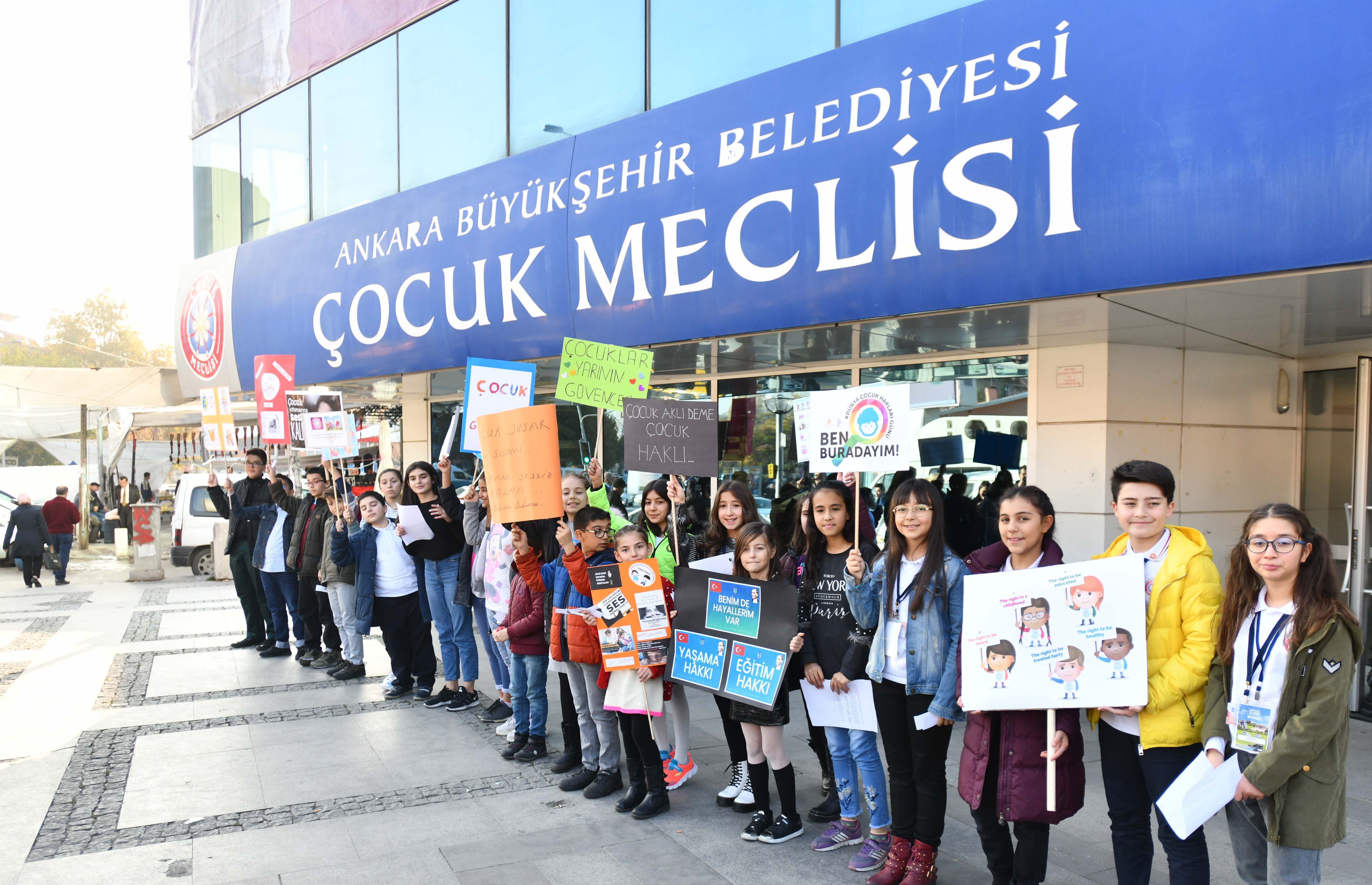 ANAKARA BÜYÜKŞEHİR MİNİK EMEKÇİLERİ DE UNUTMADI