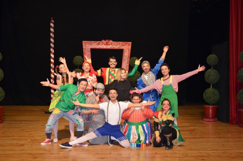 Çocuklar tiyatroyu çok sevdi