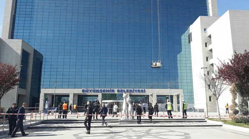 CHP Lideri Özgür Özel’den Ankara Büyükşehir Belediyesi Operasyonuna Sert Tepki