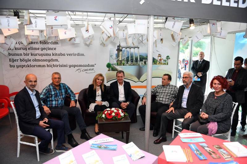 Üç Başkan Birlikte Kitap Fuarı’nı Ziyaret Etti