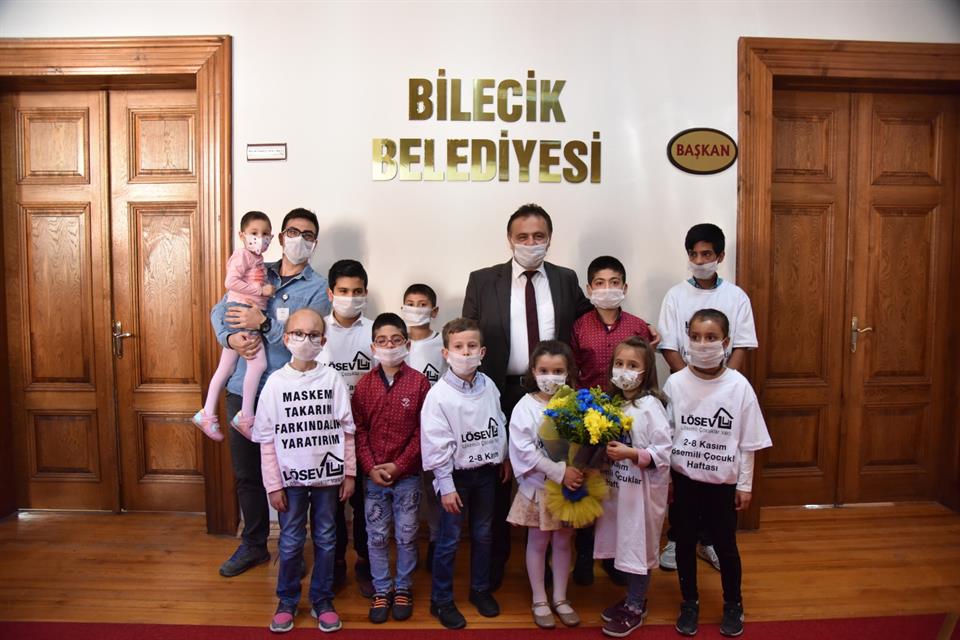 CHP’li BAŞKAN ŞAHİN LÖSEMİLİ ÇOCUKLARI AĞIRLADI