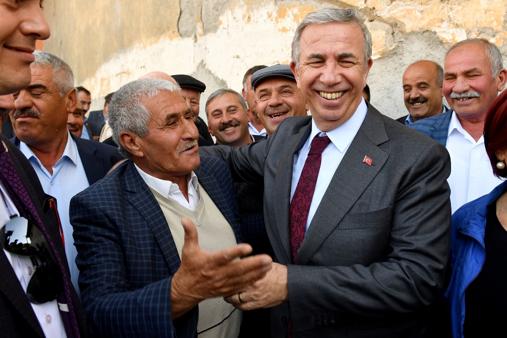 BAŞKAN YAVAŞ’IN İLÇE GEZİLERİ DEVAM EDİYOR…