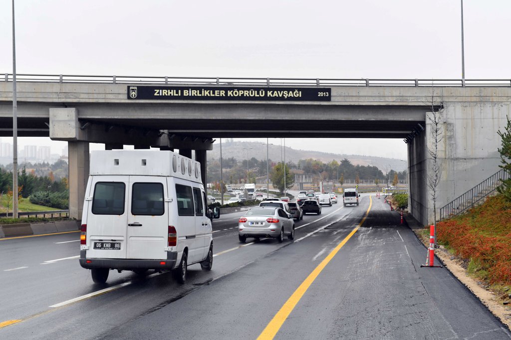 ZIRHLI BİRLİKLER KÖPRÜLÜ ŞERİT SAYISI ARTTI, TRAFİK NEFES ALDI