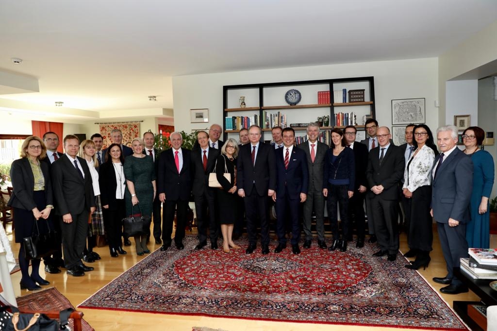 İMAMOĞLU’NDAN “AB-TÜRKİYE İMZA SÜRECİ”YLE İLGİLİ İLGİNÇ YORUM: “O GÜN DOĞAN BİR İNSAN, BENDEN 8 YAŞ BÜYÜK OLURDU”