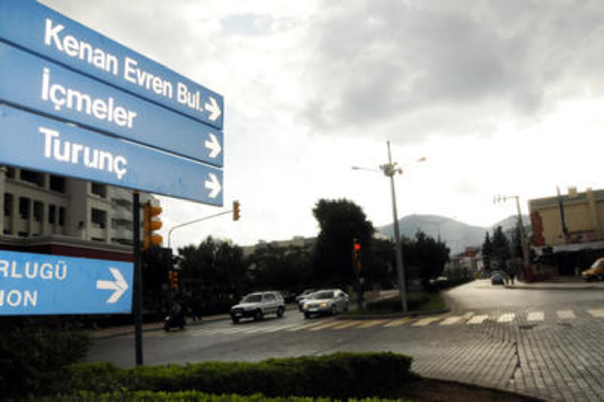 Darbeci General Marmaris’teki Kenan Evren Bulvarı’nın adı ‘Bülent Ecevit Bulvarı’ olarak değiştirildi