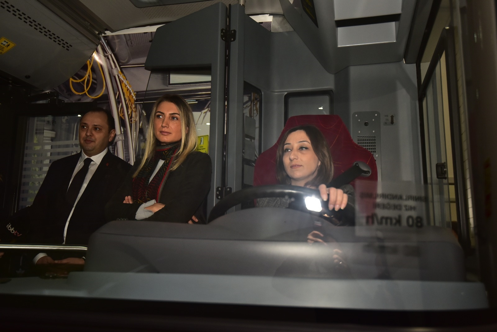 DİLEK İMAMOĞLU’NDAN KADIN ŞOFÖRLERE DESTEK