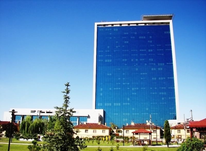 Ankara Büyükşehir Belediyesi'ne Yönelik Operasyon ve Melih Gökçek'in Tartışmalı Paylaşımı