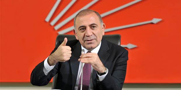 “CHP’nin 347 demokrasi şehidi yöneticisi bize sorumluluğumuzu hatırlatıyor