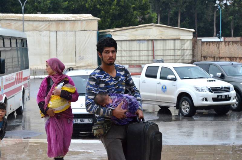 Büyükşehir Ekipleri, Çadırda Yaşayan Tarım İşçileri İçin Seferber Oldu