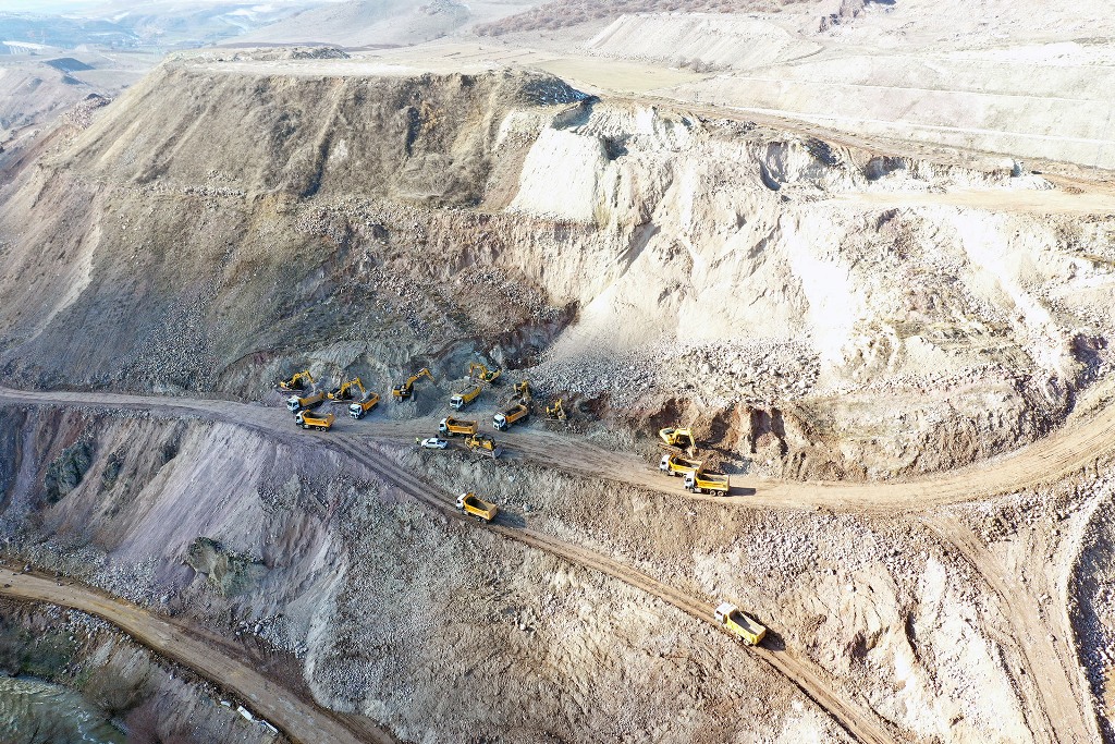 Ankara Büyükşehir Belediyesi, hafriyat atıklarıyla mücadelesini sürdürüyor.