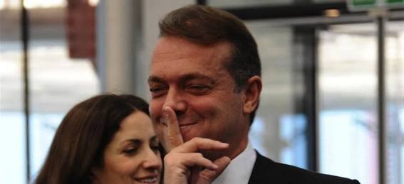 Firari İş adamı Cem Uzan kaza geçirdi: Sağ elini kullanamıyor