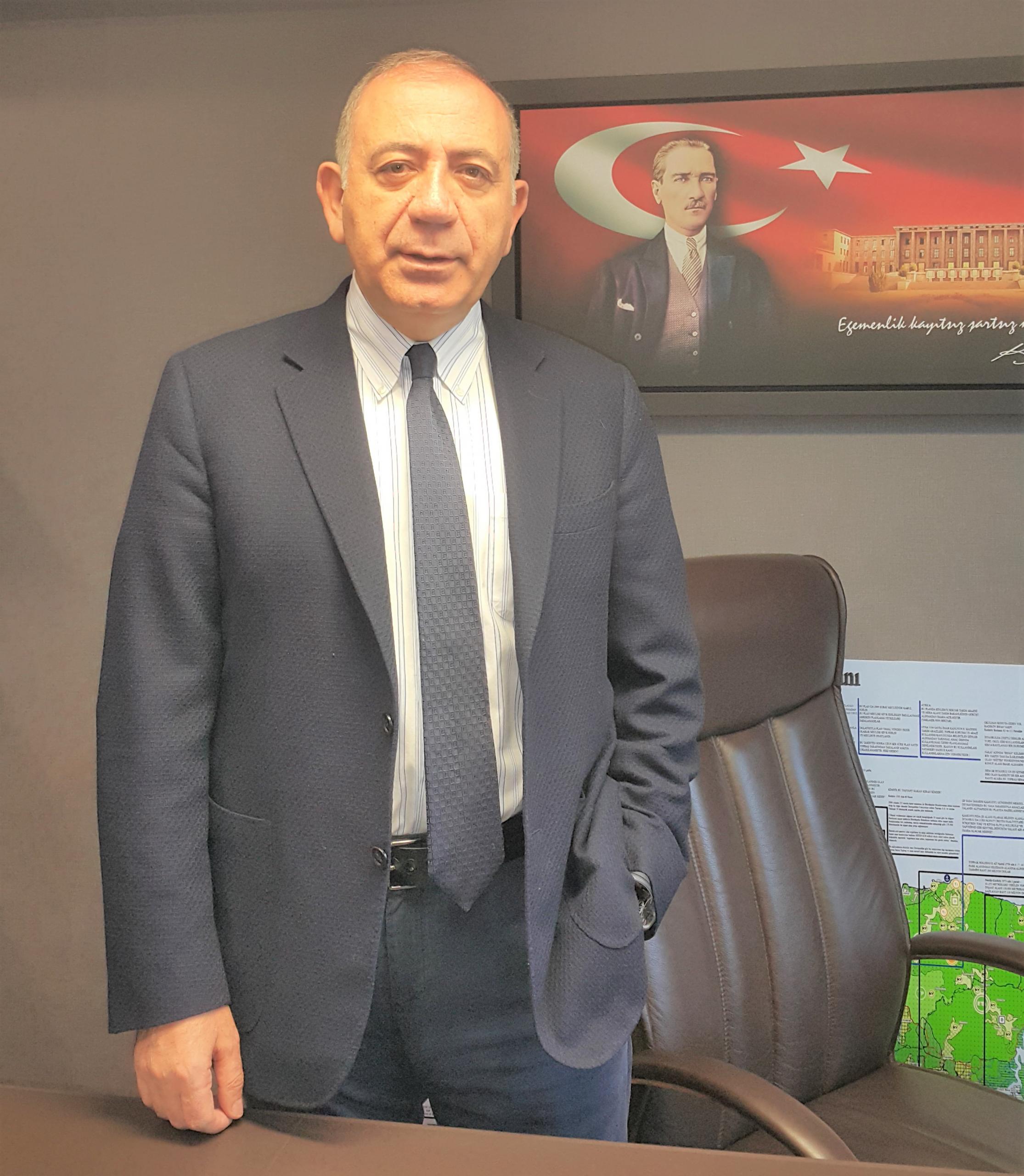 Halk adamı CHP İstanbul milletvekili Tekin Devletin görevi millete hizmettir”