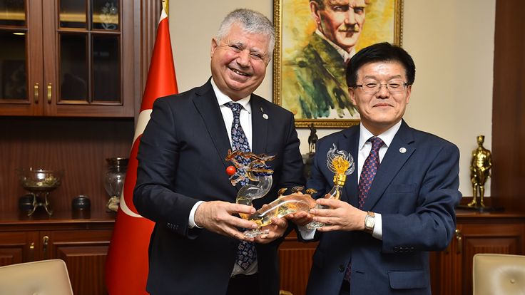 Güney Kore Cumhuriyeti Hamyang–gun Belediye Başkan Vekili Jo Hyeonok İzmir’e geldi