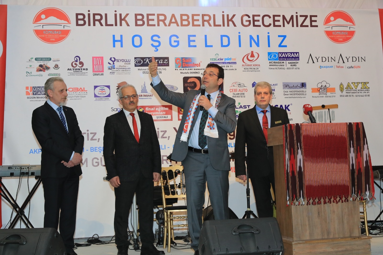 BAŞKAN İMAMOĞLU: “SİYASETİ HAYATINDA KUTSALLAŞTIRAN HATA YAPAR”